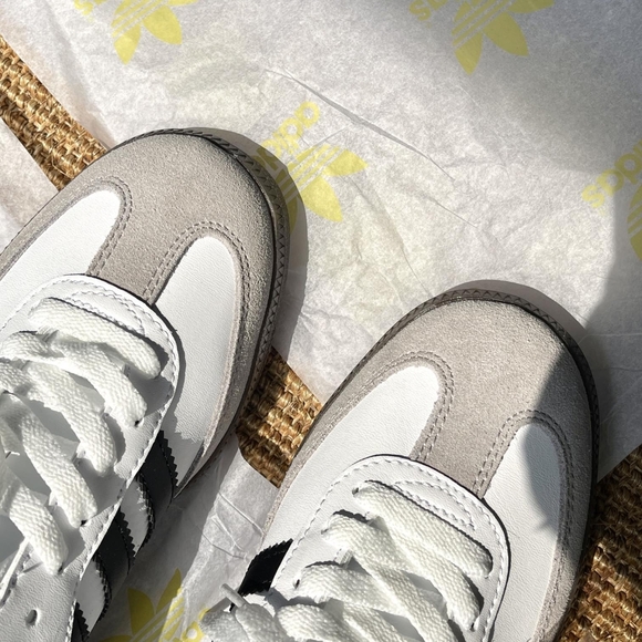 Adidas Clover Women's Shoes - Picture 5 of 9